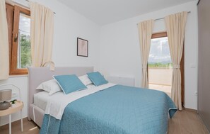 3 Schlafzimmer, Reisekinderbett, kostenloses WLAN, Bettwäsche