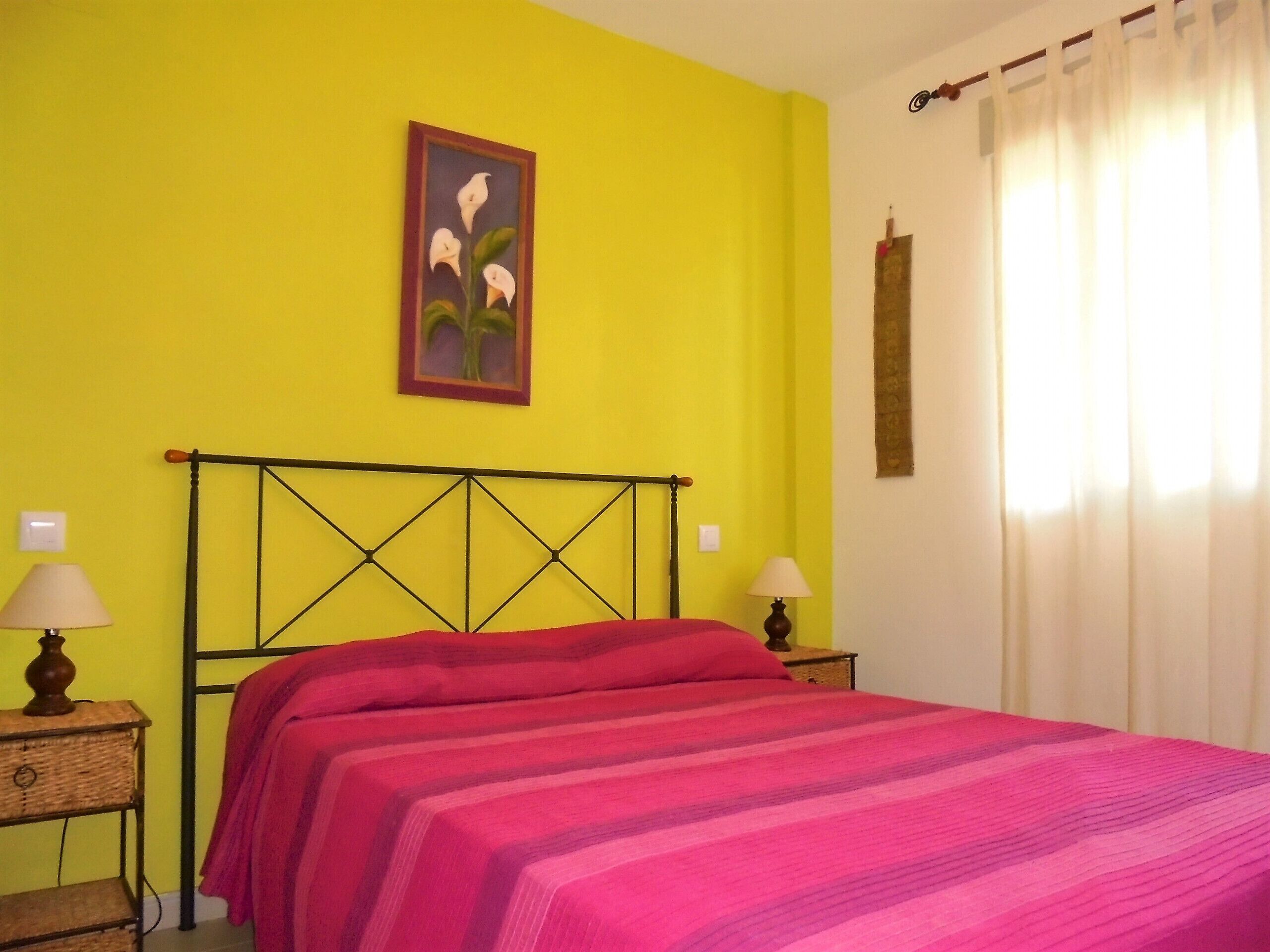 1 slaapkamer, een strijkplank/strijkijzer, beddengoed