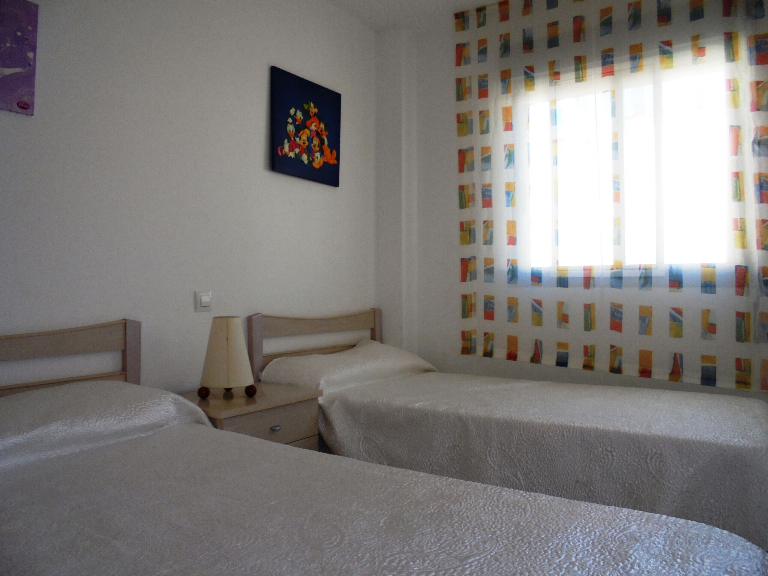 1 slaapkamer, een strijkplank/strijkijzer, beddengoed