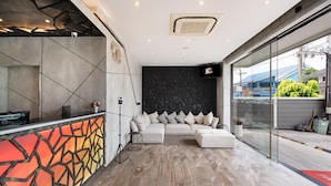 Lobby sitting area - The NG Hotel (Pattaya)