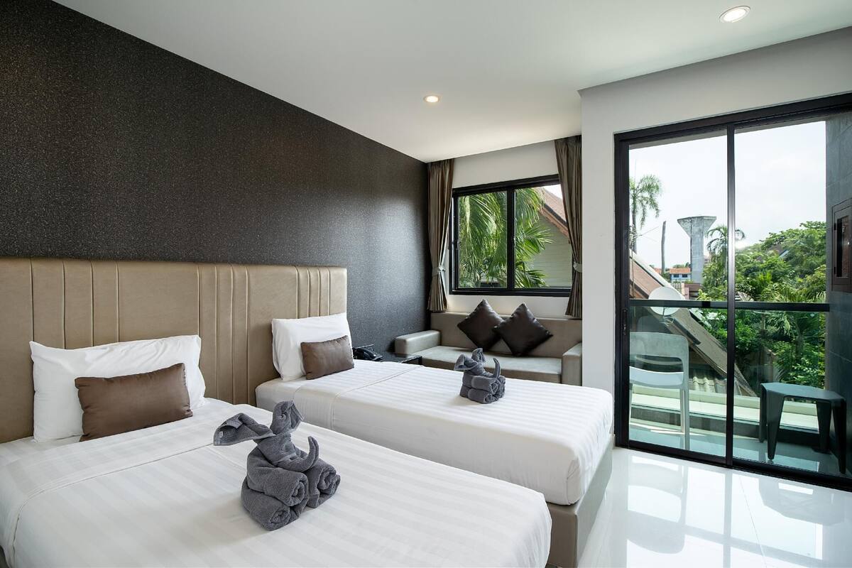 Superior Twin Room | Desk, WiFi (free), bed sheets