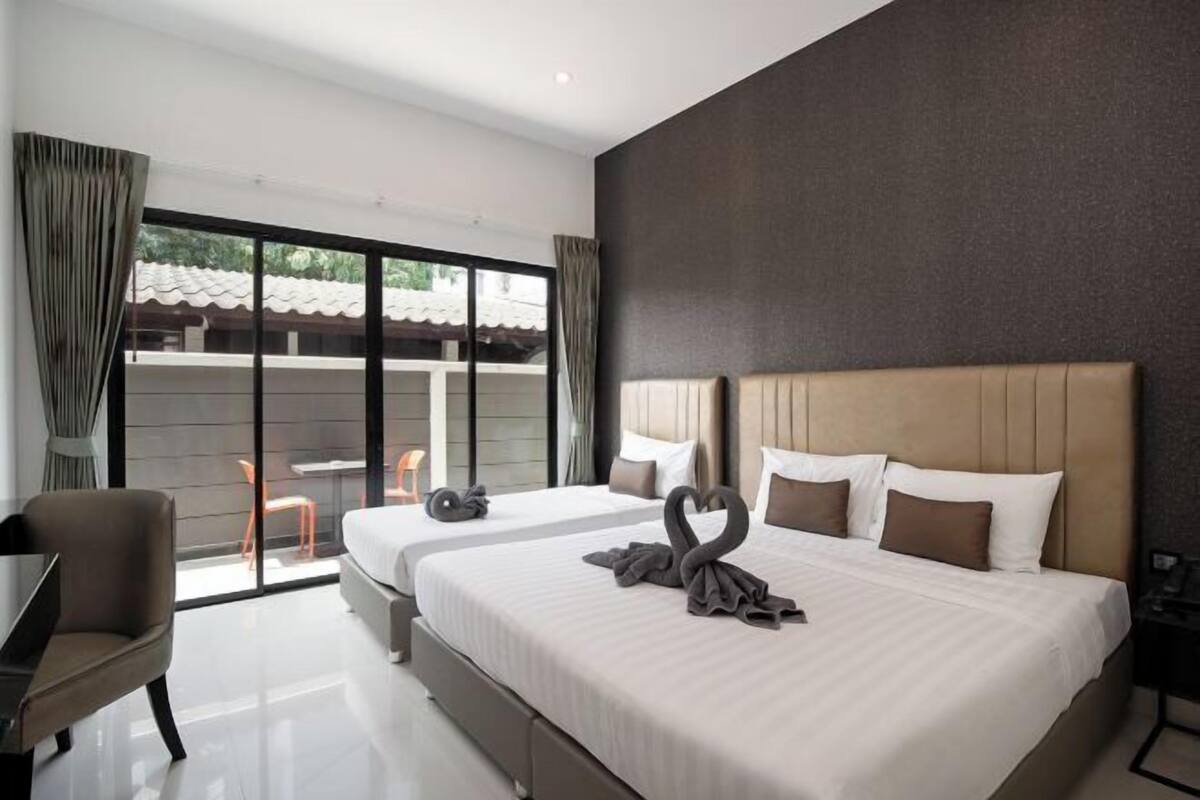 Desk, free WiFi, bed sheets