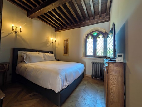 Traditional Chalet, Canal View | Premium bedding, Select Comfort beds, free minibar, in-room safe. Domaine Jourdan