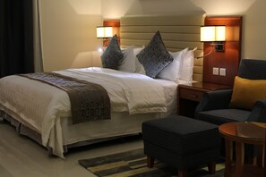 Studio Deluks, 1 Tempat Tidur King, pemandangan kota | Seprai premium, minibar gratis, dan brankas