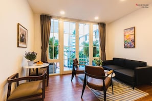 Suíte, 1 cama King, sacada | Frigobar, cofres nos quartos, escrivaninha