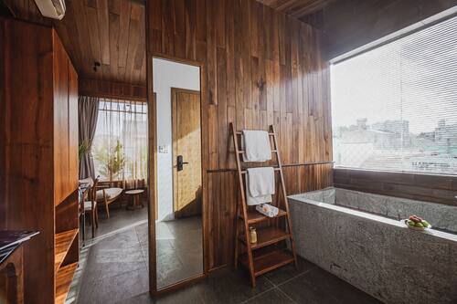 룸 (Wooden House) | 욕실 | 고급 세면용품, 헤어드라이어, 목욕가운, 슬리퍼