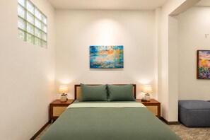 A bedroom with a bed, two bedside tables, a window, and two paintings. - Nexus House Cay Diep - Near Independence Palace (Ho Chi Minh City)