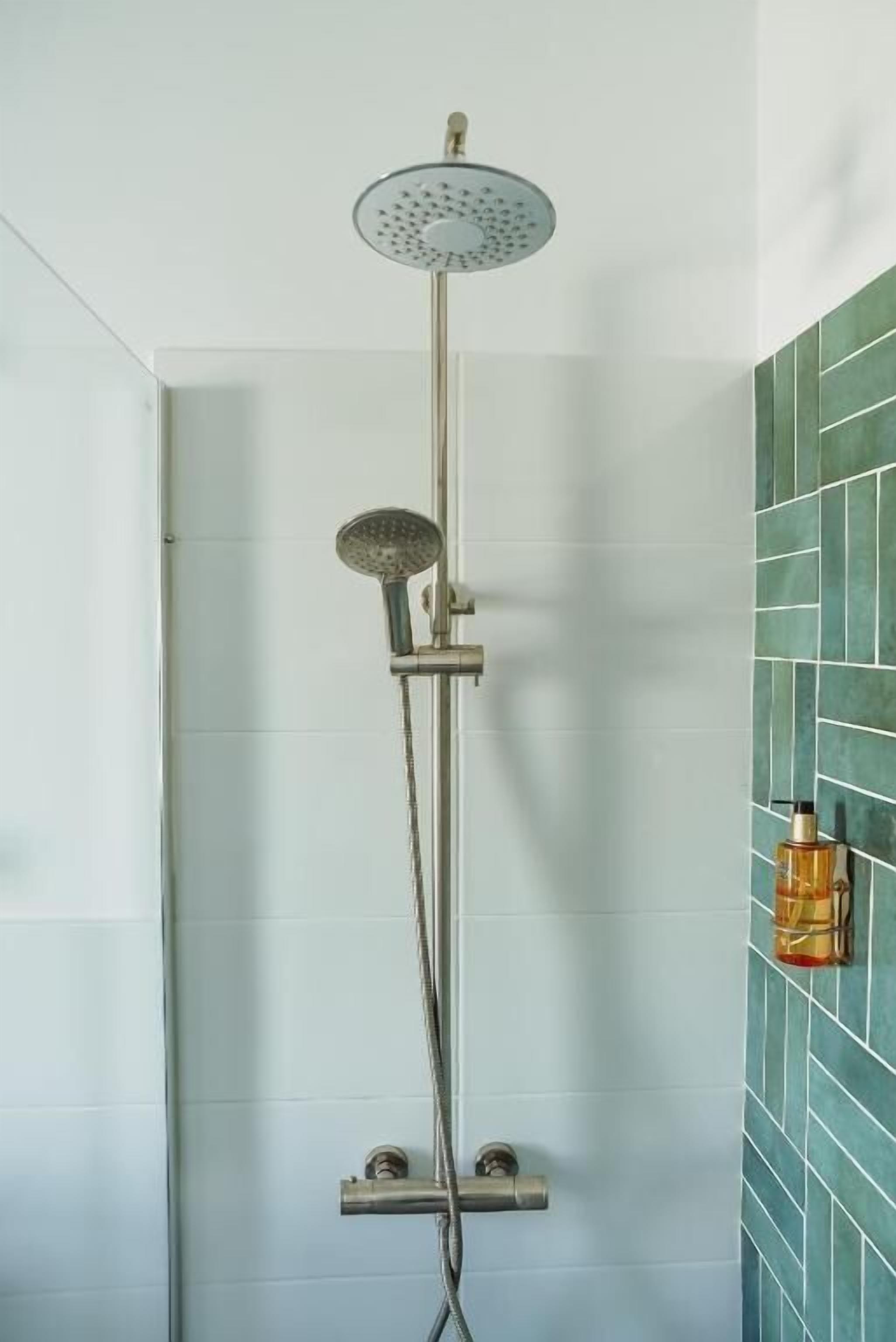 Deluxe Double Room | Bathroom | Hair dryer, towels