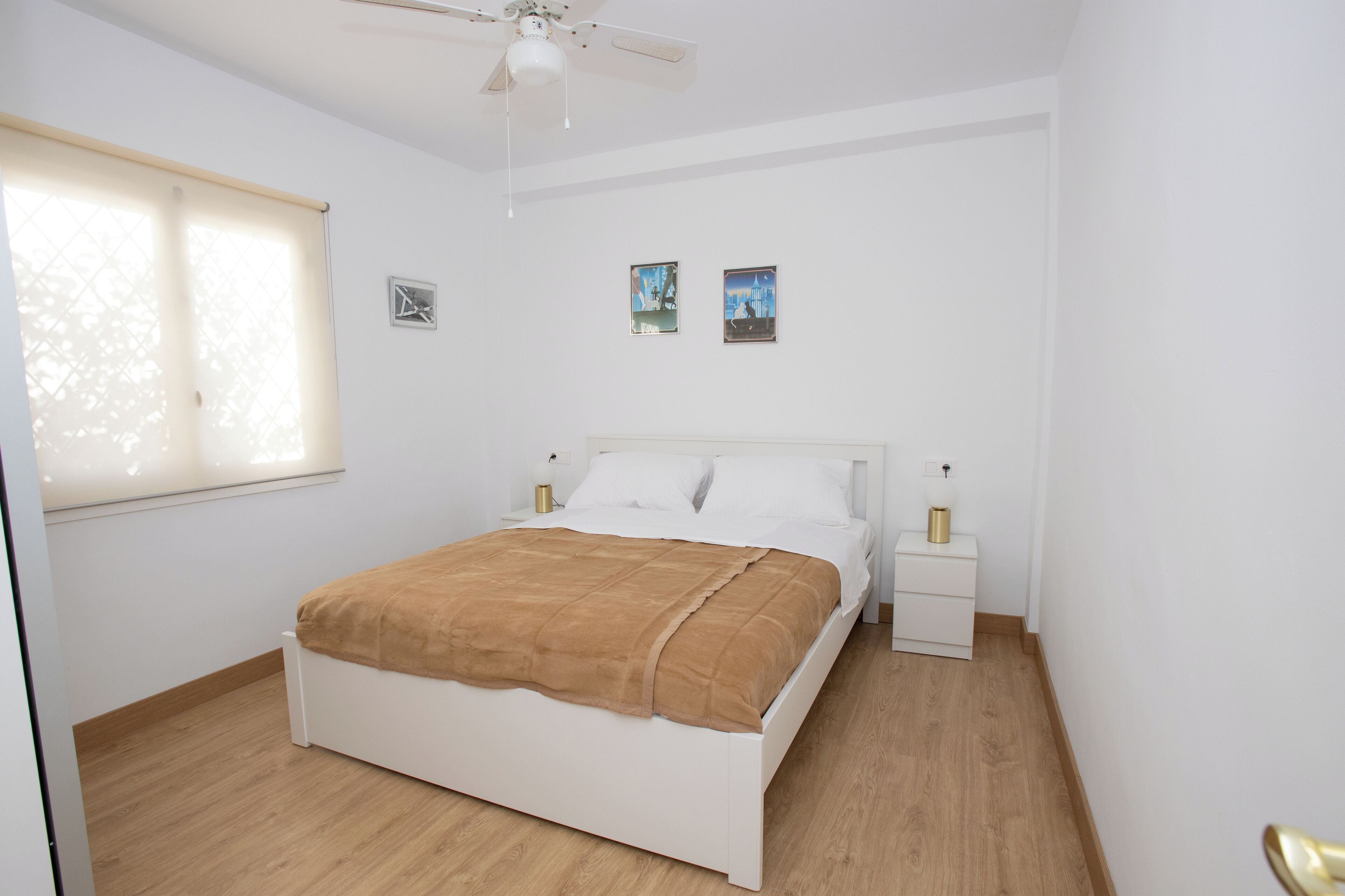 2 slaapkamers, een strijkplank/strijkijzer, wifi, beddengoed