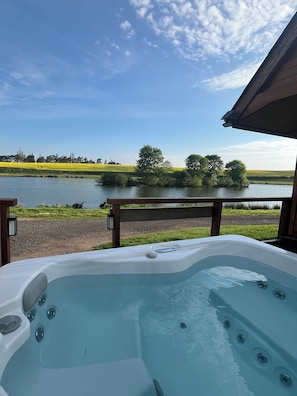 Outdoor spa tub - Redwood Lodge - Idyllically situated Lakeside & private hot tub fishing riding (Cornhill-on-Tweed)