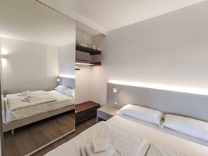 2 bedrooms, travel crib, free WiFi