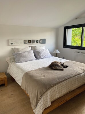 4 soverom, strykejern/-brett, wi-fi og sengetøy