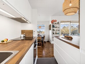 Fridge, dishwasher, cookware/dishes/utensils