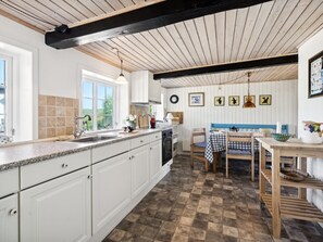 Kühlschrank, Ofen, Kochgeschirr/Geschirr/Besteck