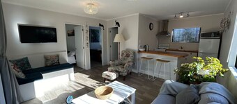 Modern 2 Bedroom Apartment-One Tree Point