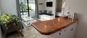 Modern 2 Bedroom Apartment-One Tree Point