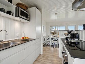 Kjøleskap, mikrobølgeovn, ovn og oppvaskmaskin