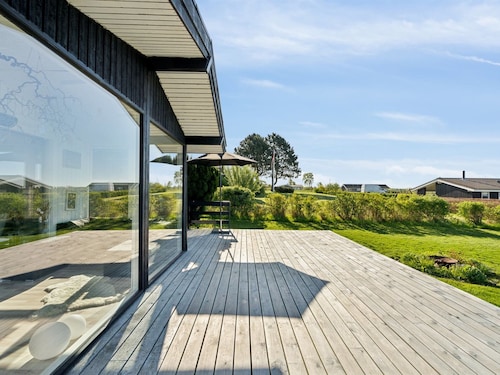 "Manfred" - 250m from the sea by Interhome