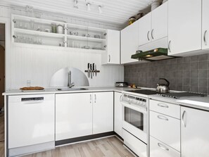 Kühlschrank, Ofen, Geschirrspüler, Kochgeschirr/Geschirr/Besteck