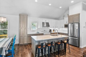 Refrigerador, microondas, lavavajillas, cafetera/tetera