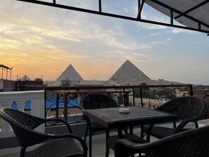 Terrace/patio - pyramids gate hotel (Giza)