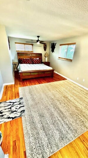 5 bedrooms, iron/ironing board, free WiFi, bed sheets - Sauna, Cold Plunge, Badminton, Entertain, 15 Min to Red Rocks, 10 Min to Denver (Arvada)