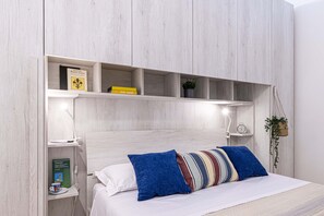 2 bedrooms, travel cot, free WiFi