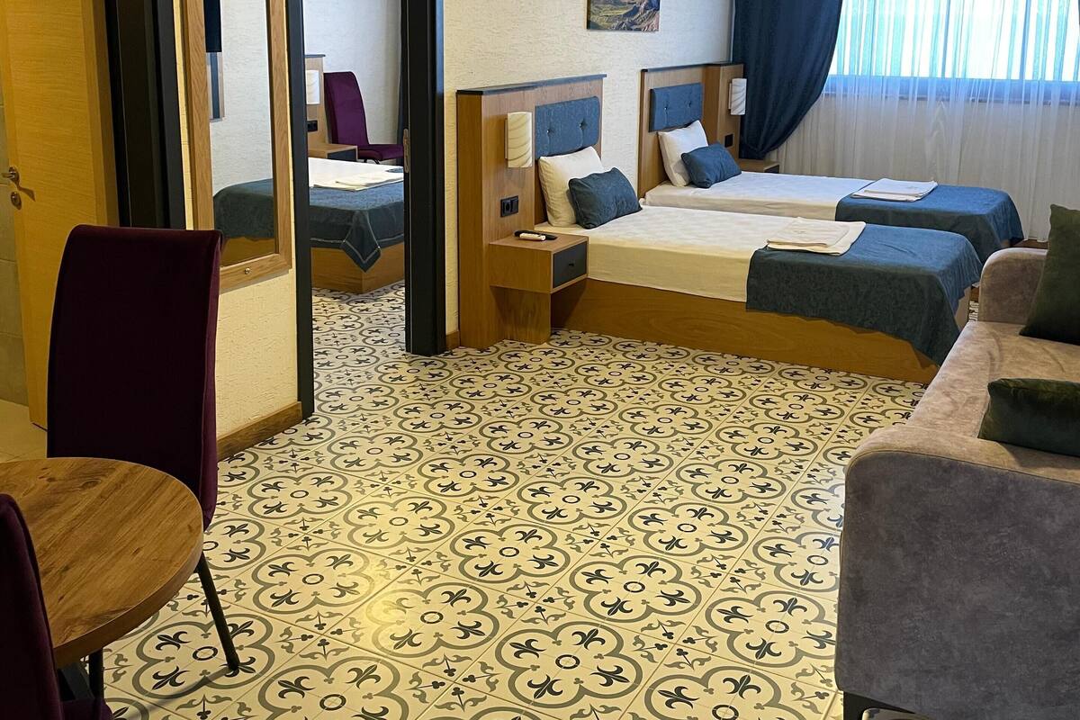 Family Room | Premium bedding, minibar, in-room safe, laptop workspace
