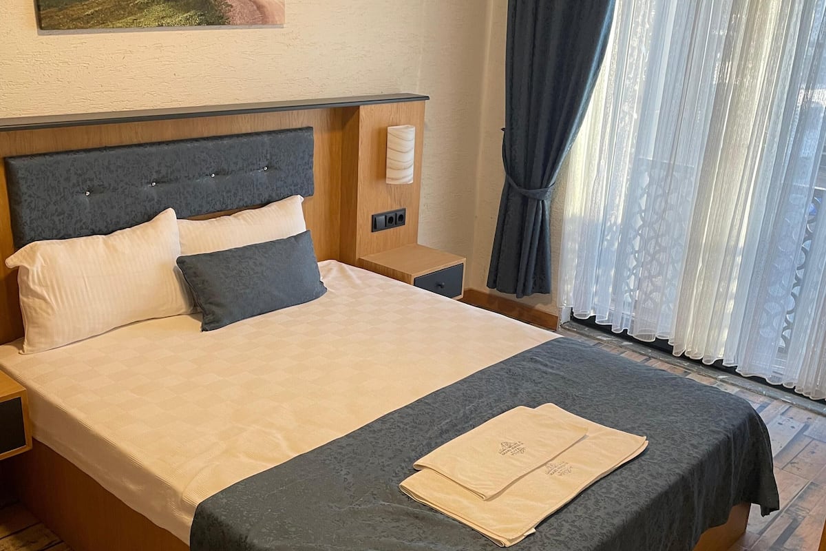 Kamar Deluks | 1 kamar tidur, seprai premium, minibar, dan brankas