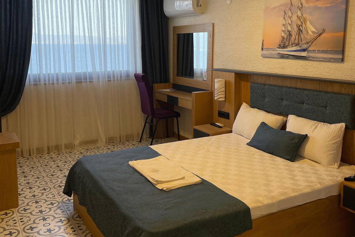 Standard Double Room | Premium bedding, minibar, in-room safe, laptop workspace