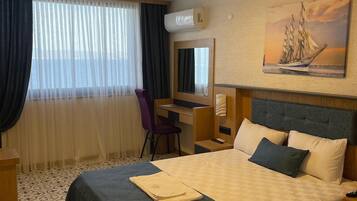 Standard-Doppelzimmer | Hochwertige Bettwaren, Minibar, Zimmersafe, individuell eingerichtet