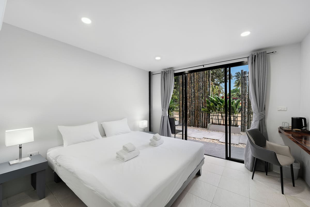 Double Room Building 2 | In-room safe, WiFi (free), bed sheets