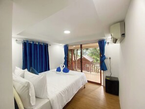 Desk, free WiFi, bed sheets - Europe Enchanted Bungalow Koh Rong (Koh Rong)