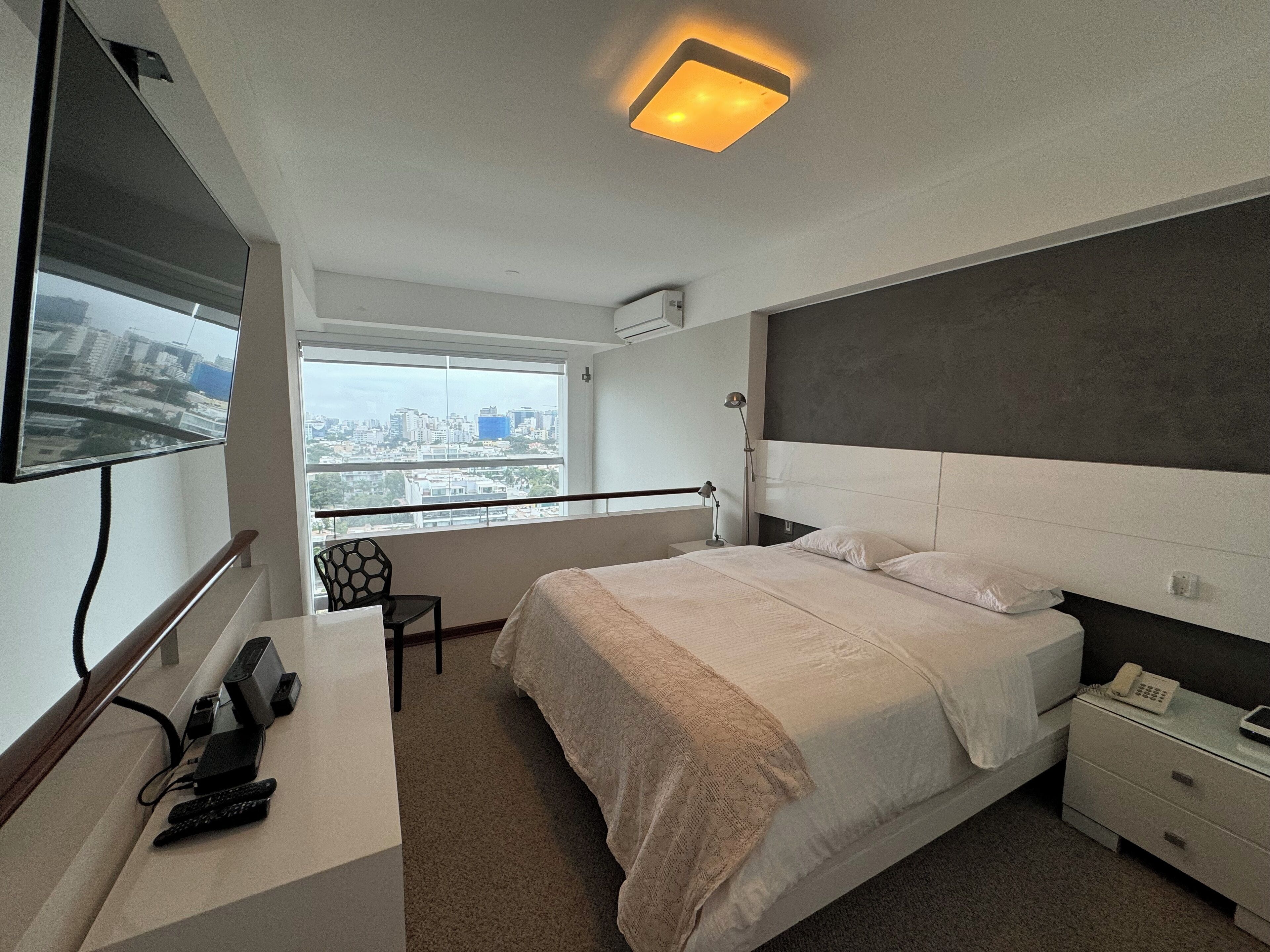 Apartament executiu, cuina, vistes a la ciutat | 1 dormitori, roba de llit d'alta qualitat i cobrellits 