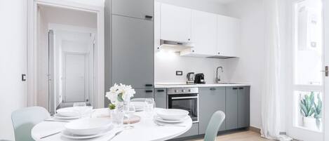 Réfrigérateur, four, plaque de cuisson, lave-vaisselle