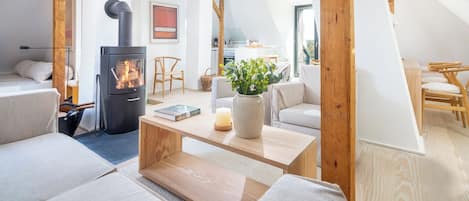TV, fireplace, stereo