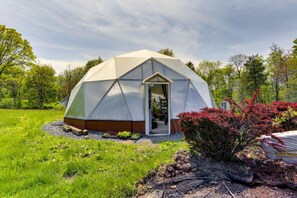 Exterior - Gateway to the Gunks: Winery Walks & Rock Walls (Gardiner)