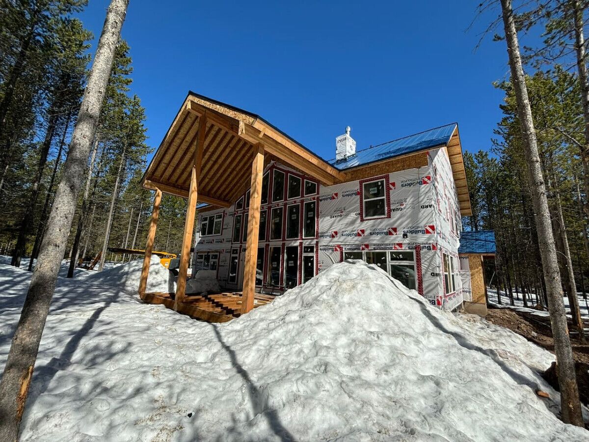 Hot tub! Pickleball Court! Theater Room!