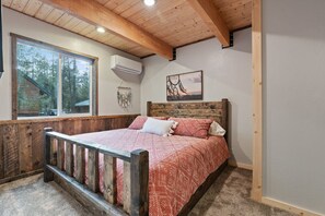 4 Schlafzimmer, Schreibtisch, Bügeleisen/Bügelbrett, Reisekinderbett