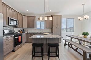 Refrigerador, microondas, horno, placa de cocina