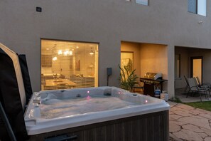 Terrace/patio - Zions Village Retreat | 20 Guests, Lazy River, Hot tub, & Game Room! (Hurricane)