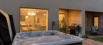 Pool and Lazy River! Hot tub! Arcades, Fooz & Air hockey!