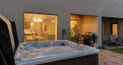 Pool and Lazy River! Hot tub! Arcades, Fooz & Air hockey!