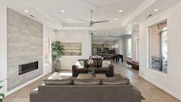 TV connectée, jeux vidéo, baby-foot