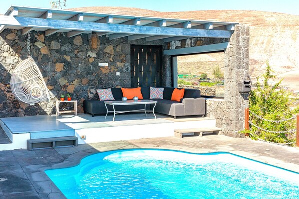 Utendørsbasseng og et oppvarmet basseng