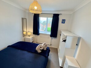 3 makuuhuonetta, silitysrauta/-lauta, ilmainen Wi-Fi, vuodevaatteet