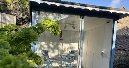 Halcyon House - sleeps 5 guests in 3 bedrooms