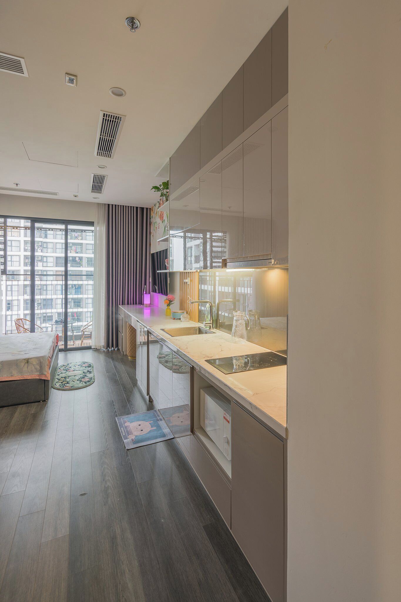 Business Apartment | Private kitchen | Fridge, stovetop, cookware/dishes/utensils