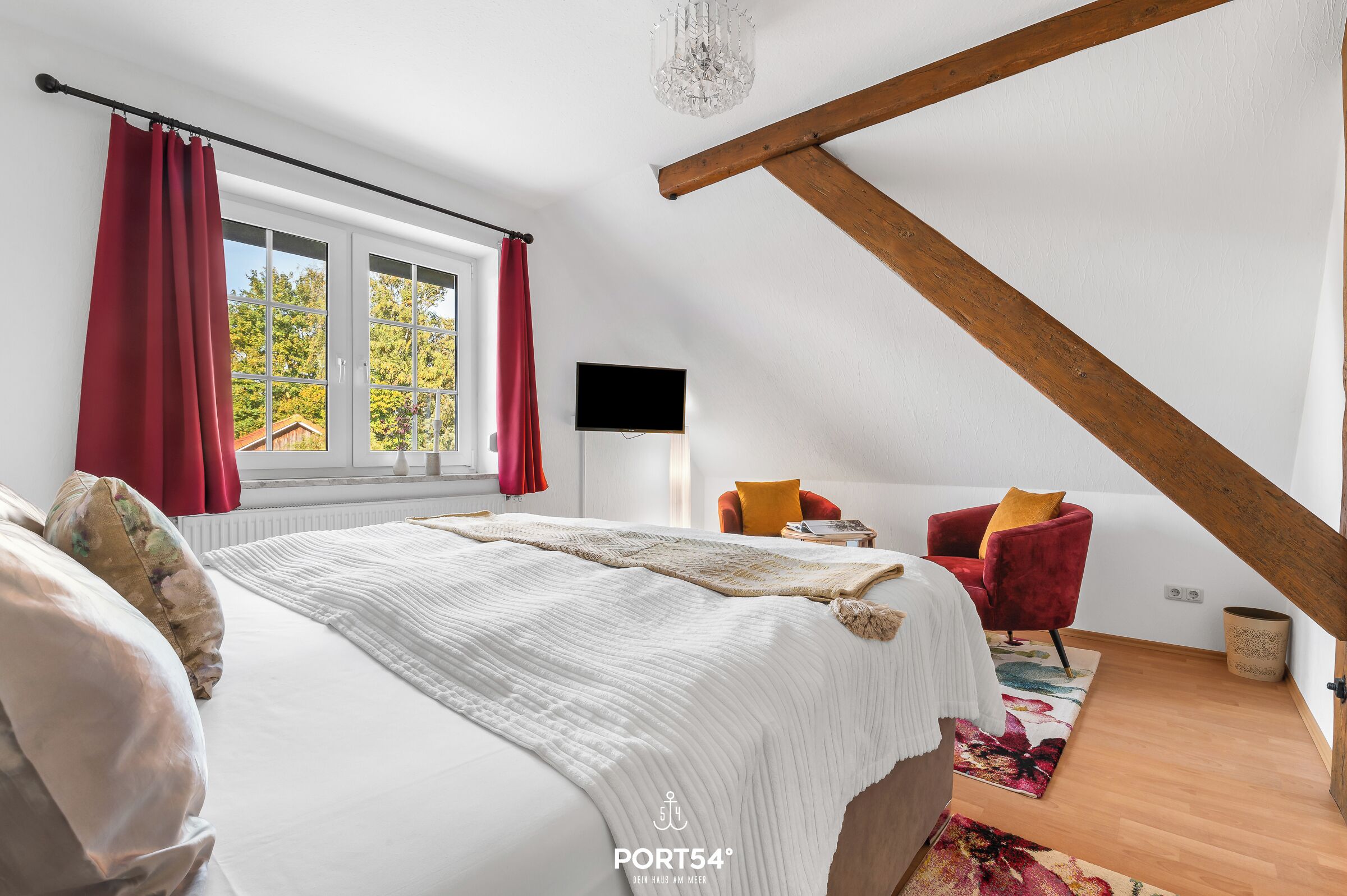 2 habitaciones, tabla de planchar con plancha y cuna de viaje 