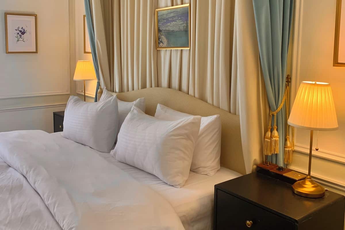Luxury Room, Courtyard View | Premium bedding, down comforters, memory foam beds